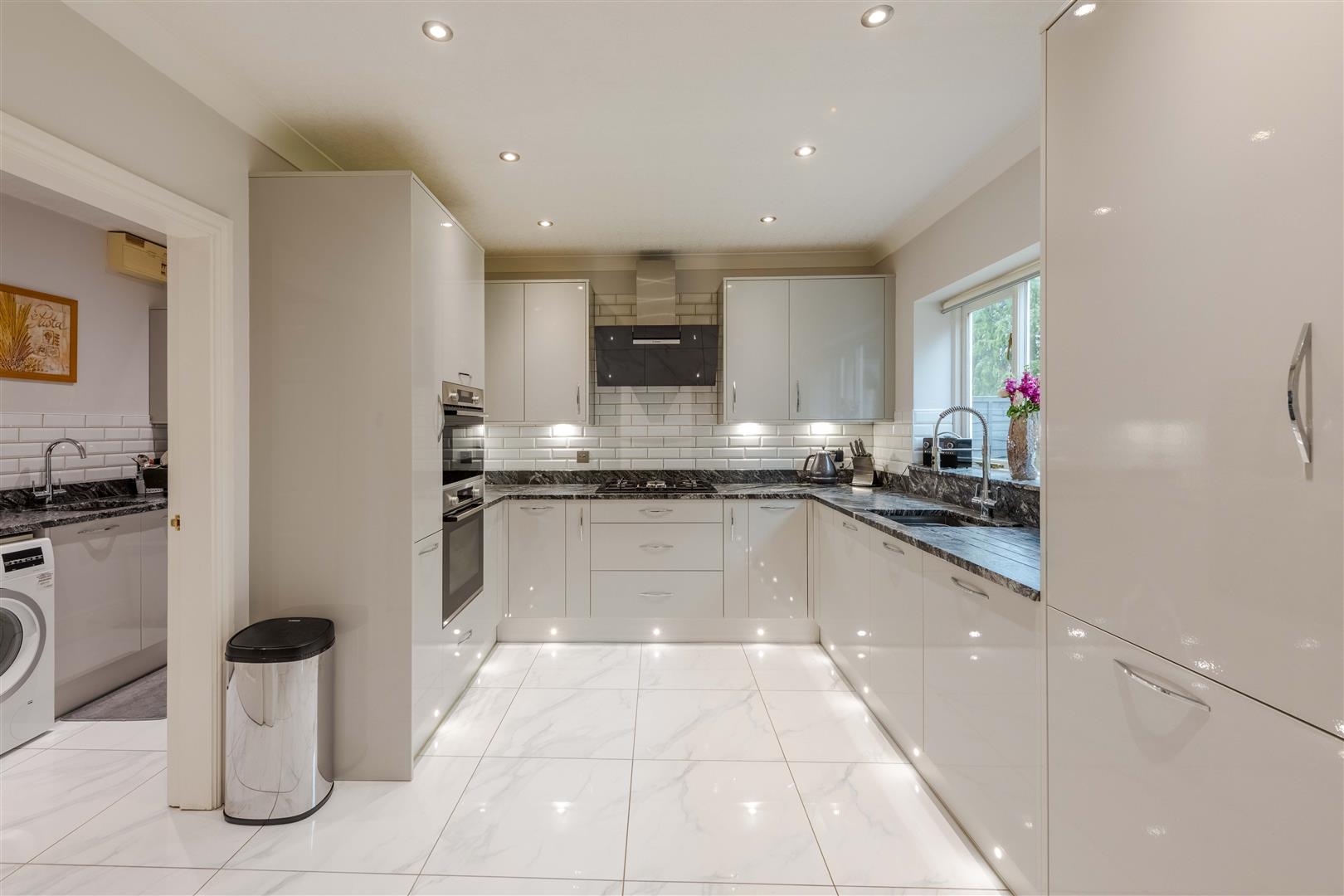 5 bed property in Newfield Place, Stourbridge